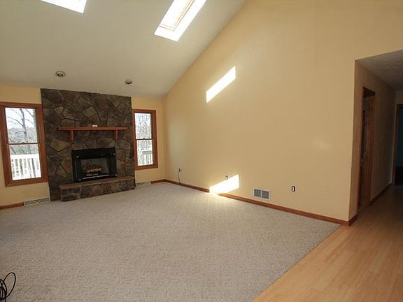 3rd image of 14 Daniel St