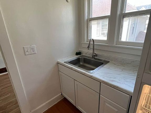 5th image of 14 Carhart Ave #2