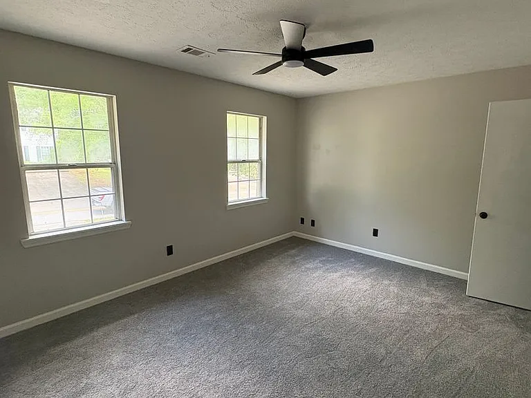 4748 Chariot Dr — Photo 8