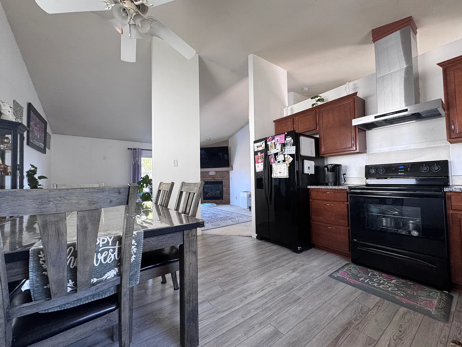 3 bed, 1622 sqft, $2,249 — Photo 3
