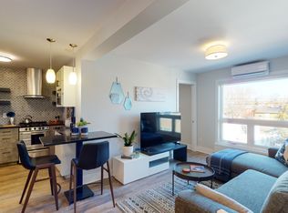 238 Carruthers Ave #203, Ottawa, ON K1Y1N9