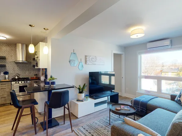 238 Carruthers Ave #203, Ottawa, ON K1Y 1N9