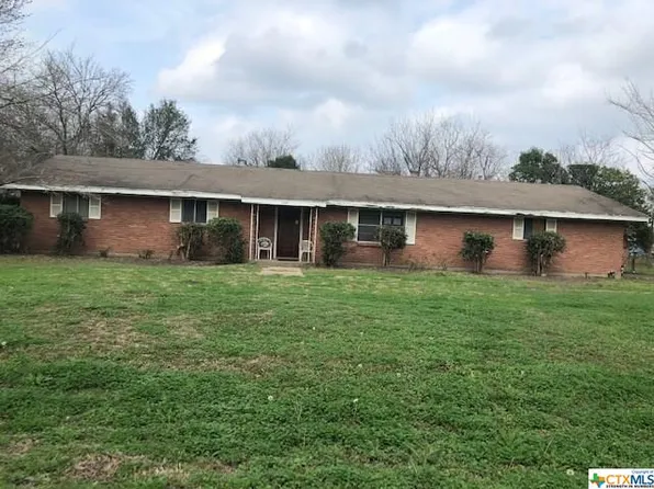 1008 W Pietzsch St, Bartlett, TX 76511