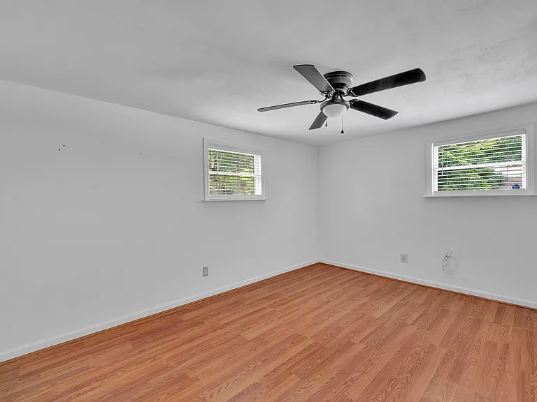 Sharonbrook Dr — Photo 9