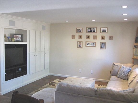 LARGE EATING SPACE OFF KITCHEN WITH ATTRACTIVE TILE FLOORING!