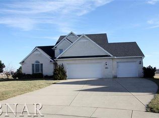28 Knollbrook Ct, Bloomington, IL 61705