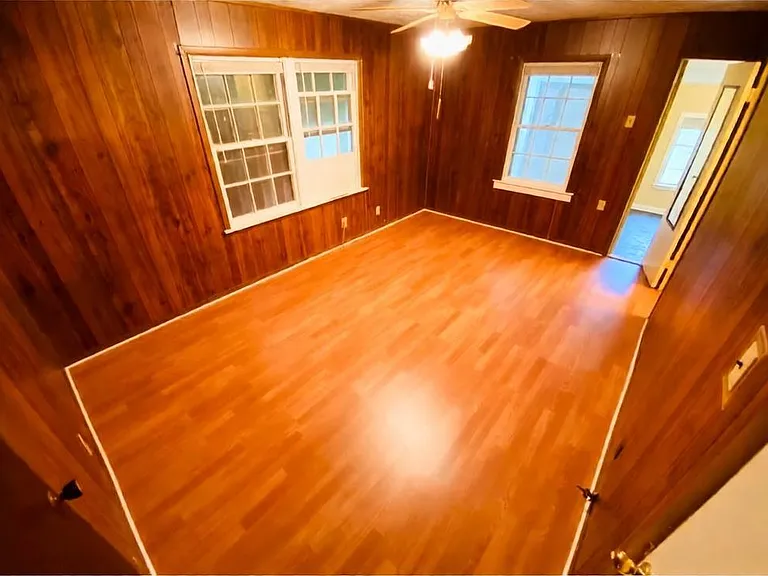 365 E Irby St — Photo 14