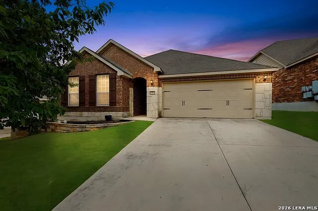 3 bed, 2.0 bath, 1768 sqft, $2,200 — Photo 2