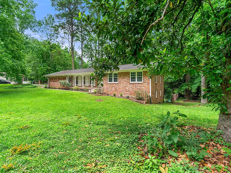 2895 Shelly Dr SW — Photo 3