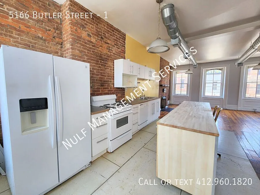 Building Photo - 5166 Butler St #1