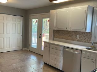 110 La Venta Dr, Florissant, MO 63031