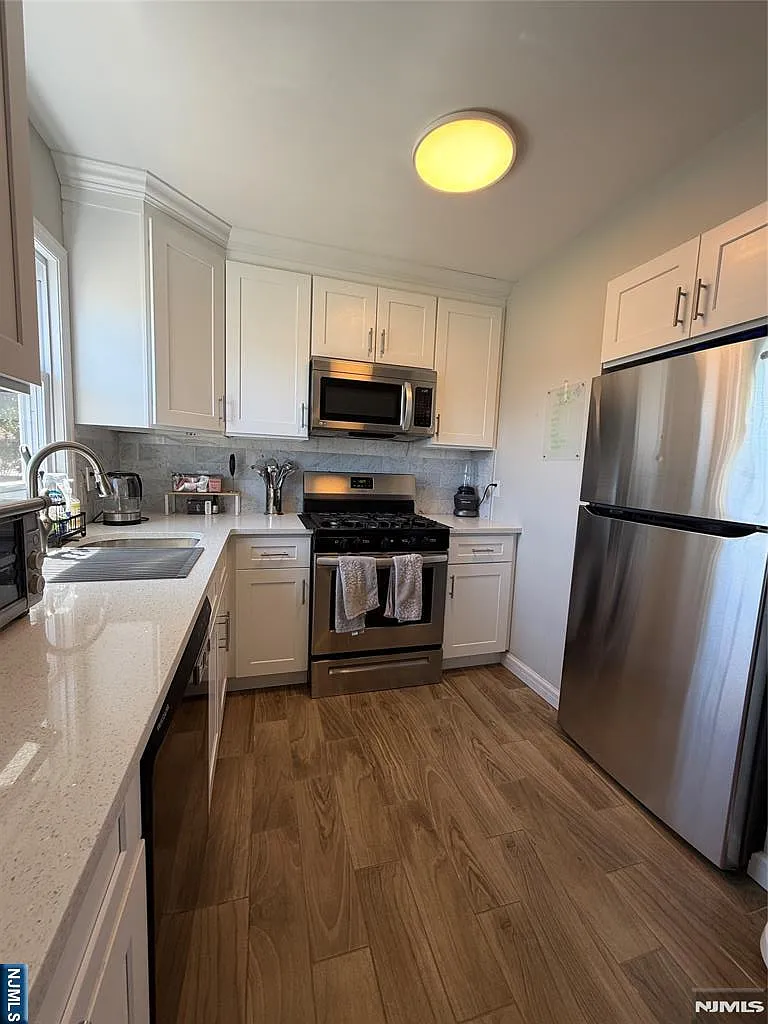 3 bed, 1.0 bath, $2,575 — Photo 1