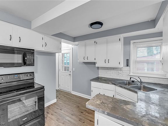 2nd image of 1951 Eaton Dr