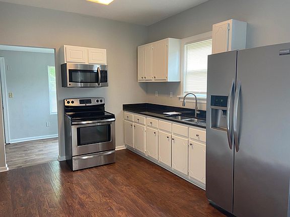 3rd image of 26 W Hygeia Ave