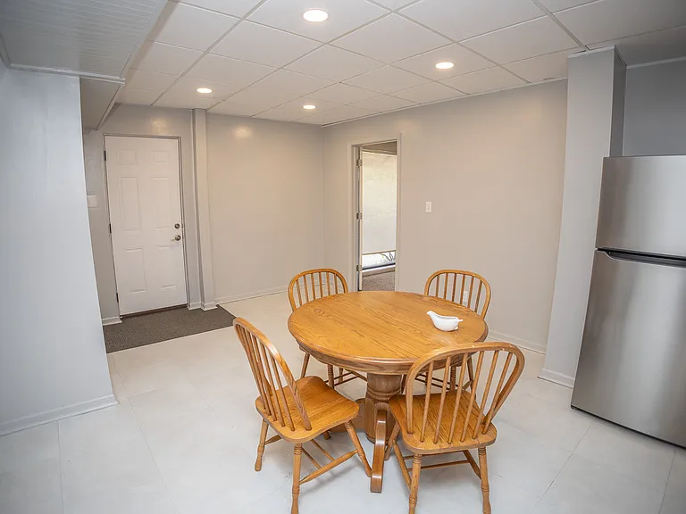 202 E Franklin St #1 — Photo 3