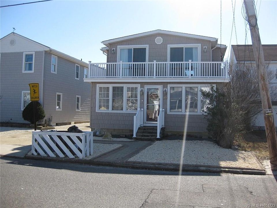 1st image of 284 W 18th St