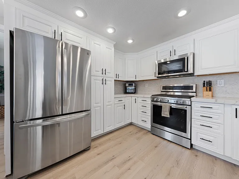 9741 Great Bend Dr — Photo 17