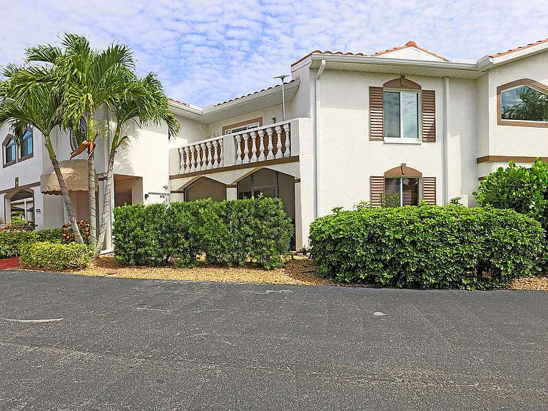 11921 Seabreeze Cove Ln — Photo 53