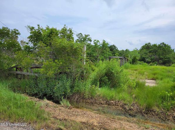 9023 Saint Ann Dr #23, Bay Saint Louis, MS 39520
