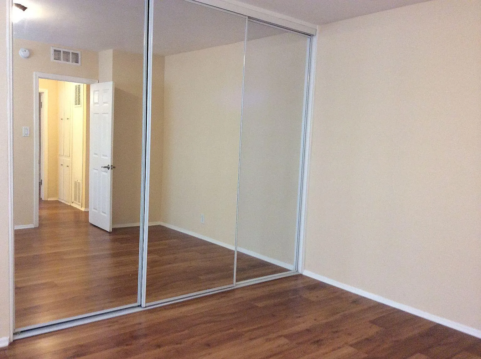 3 bed, 1300 sqft, $2,875 — Photo 4