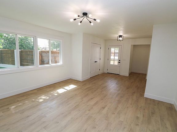 5th image of 1422 Cherry Blossom Dr