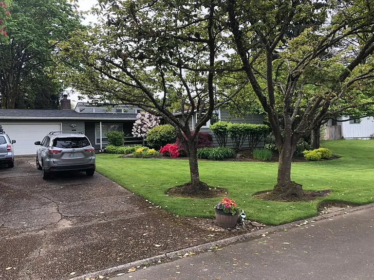11940 SW Douglas St — Photo 1