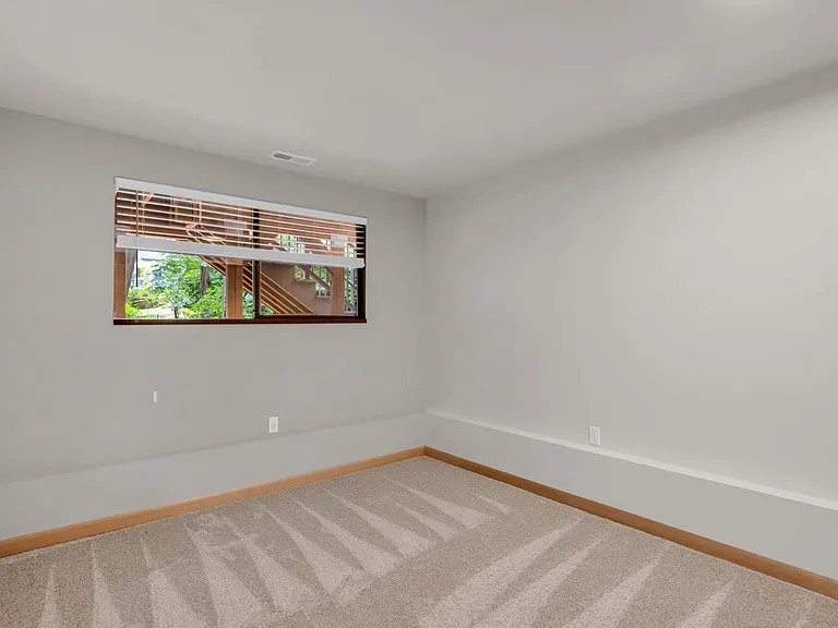 6671 E Mercer Way — Photo 22