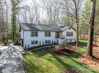 8 Spring Lake Dr, Mills River, NC 28759