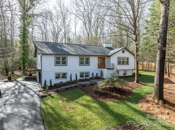 8 Spring Lake Dr, Mills River, NC 28759