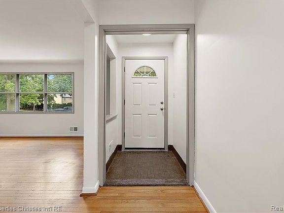 4th image of 6030 Lahser Rd