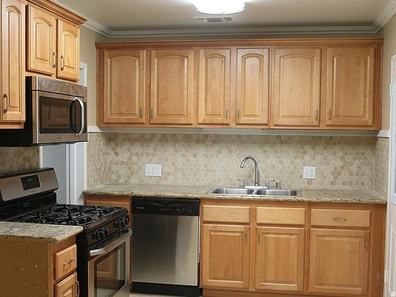 3rd image of 5001 Ortega St