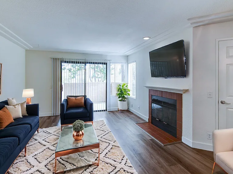 Rancho Hillside Apartments — Photo 40