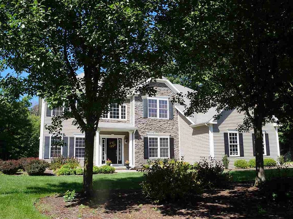 1st image of 28 Knollwood Dr