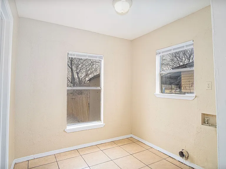 838 Nevada St — Photo 11