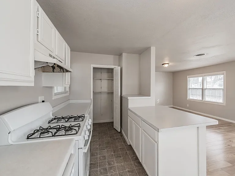 5805 Aton Ave — Photo 13