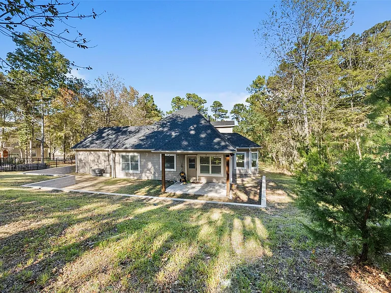110 Lords Cir — Photo 23