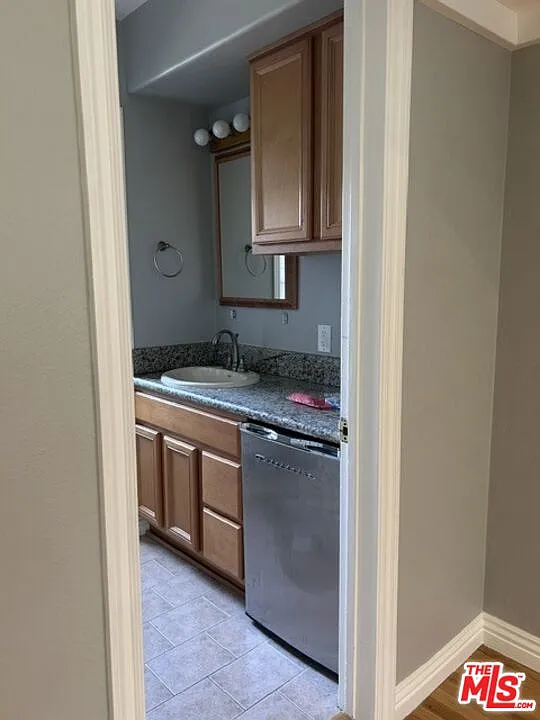Studio, 1.0 bath, 400 sqft, $1,800 — Photo 4