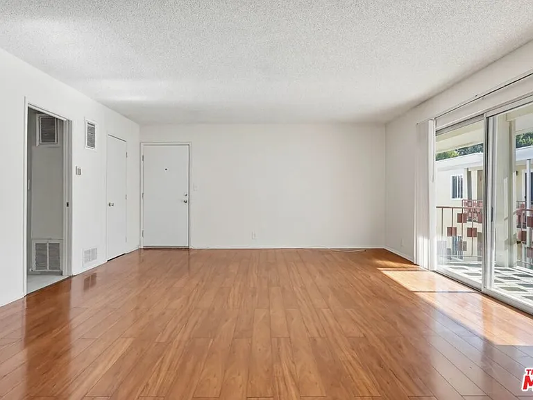 515 N Alfred St #206 — Photo 17