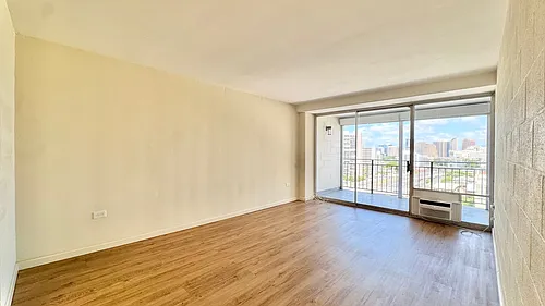 1415 Victoria St Photo 1