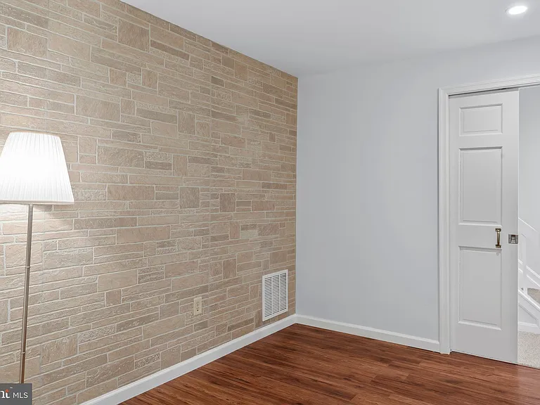 10267 Green Holly Ter — Photo 37