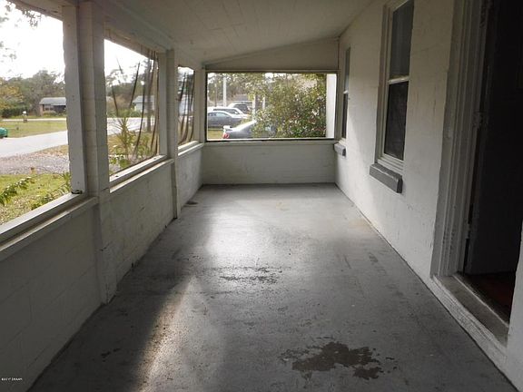 4th image of 5 Stuart Dr
