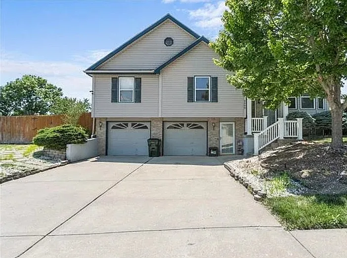 3400 Gateway Dr — Photo 1