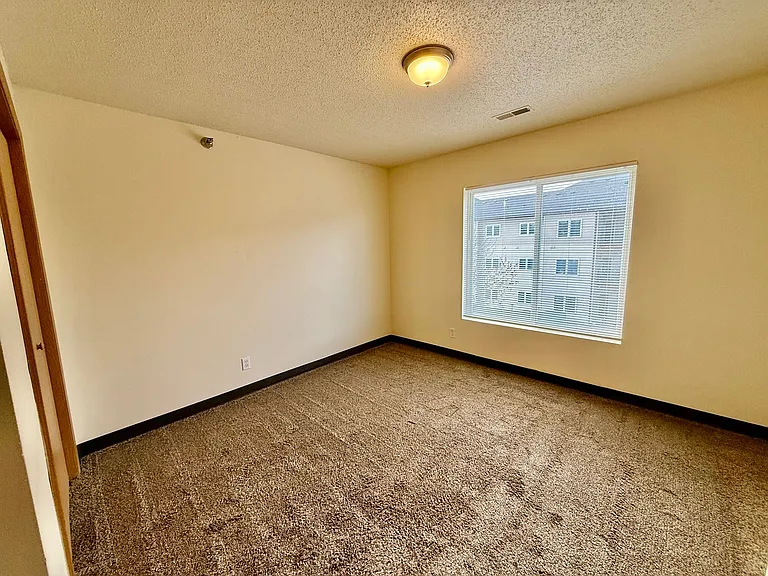 221 Crystal St — Photo 32