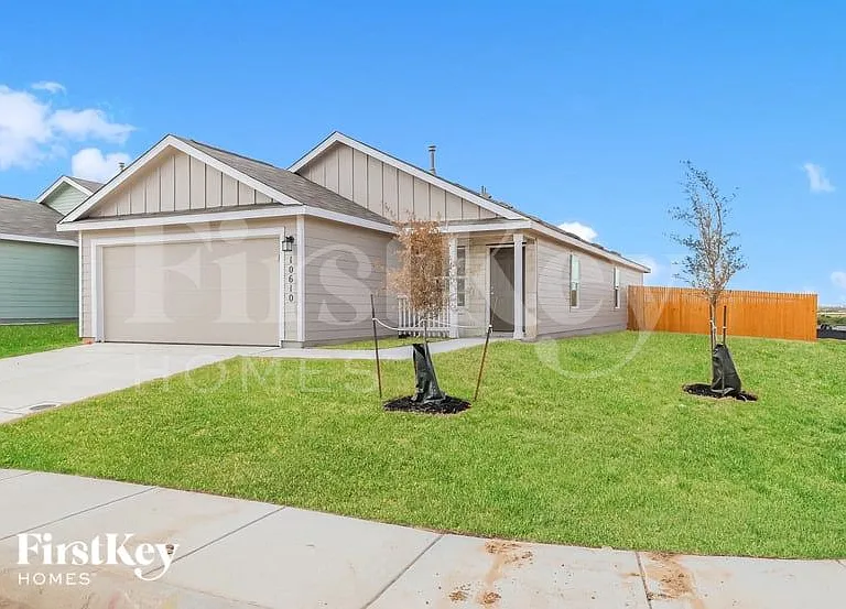 10610 McClintock Dr — Photo 2
