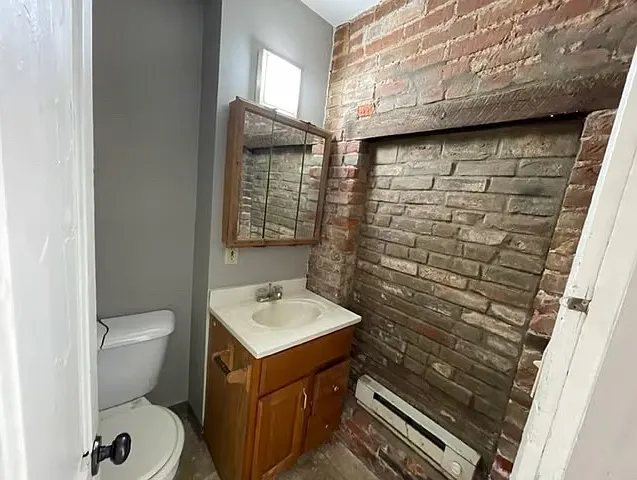 711 E Burlington St #1 — Photo 5
