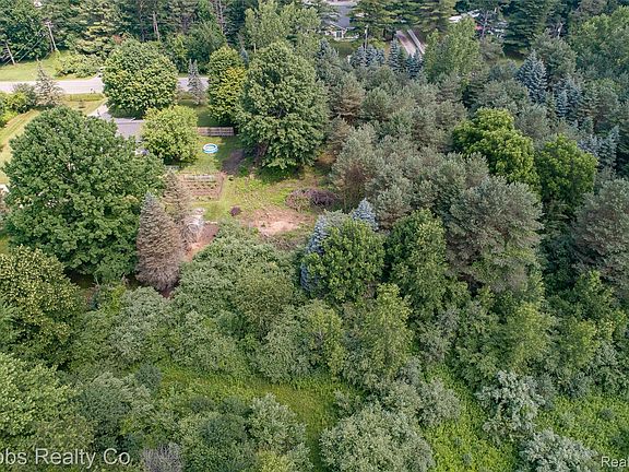 3rd image of 9361 Birch Run Rd