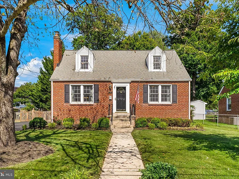 2929 Stuart Dr — Photo 1