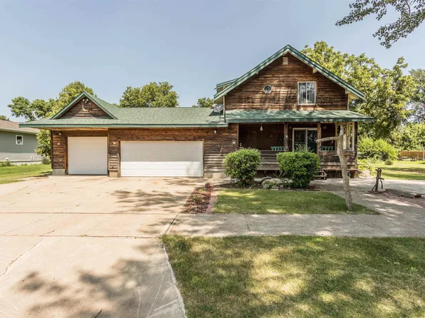 530 W Elm St, Canistota, SD 57012