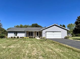S67W32696 Ashton Way E, Mukwonago, WI 53149