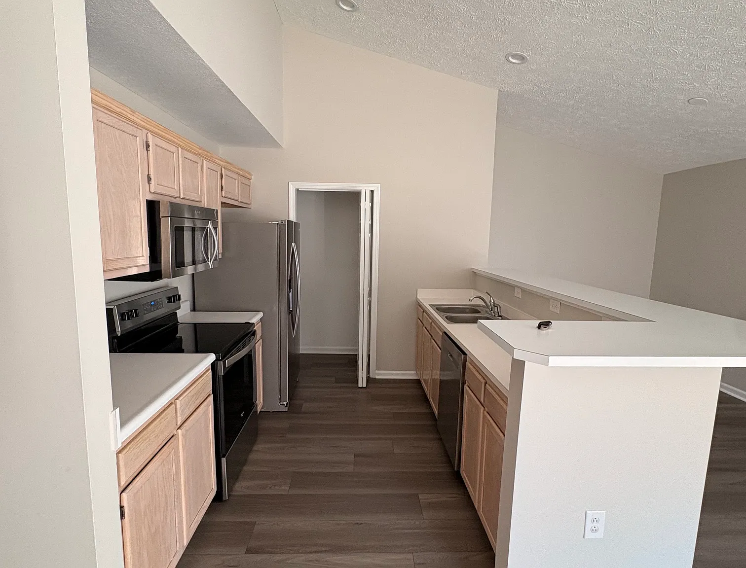 3 bed, 1200 sqft, $1,795 — Photo 3